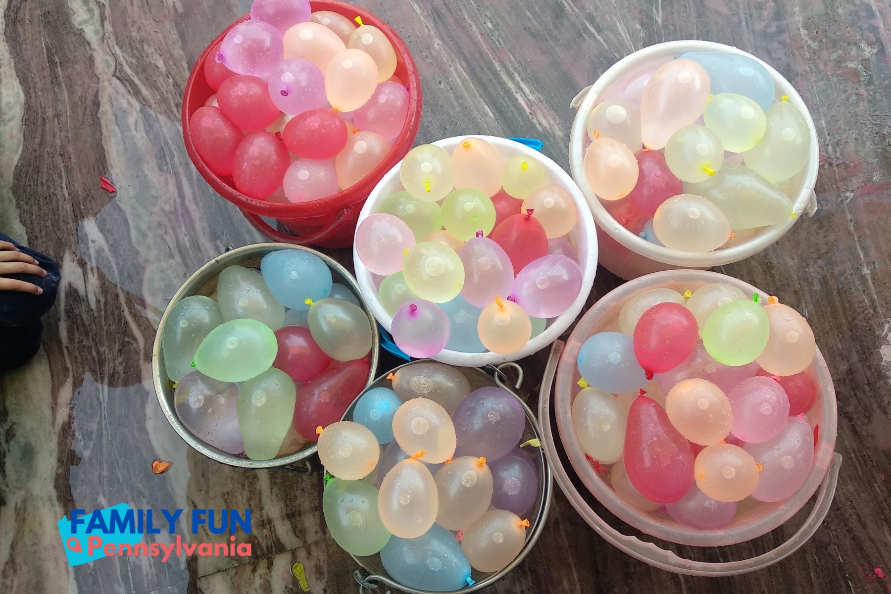 water balloon toss best party activities for kids (5)